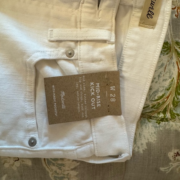 Madewell Denim - 🔥WEEKEND STEAL🔥NWT Madewell Kick Out Crop Jeans size 28